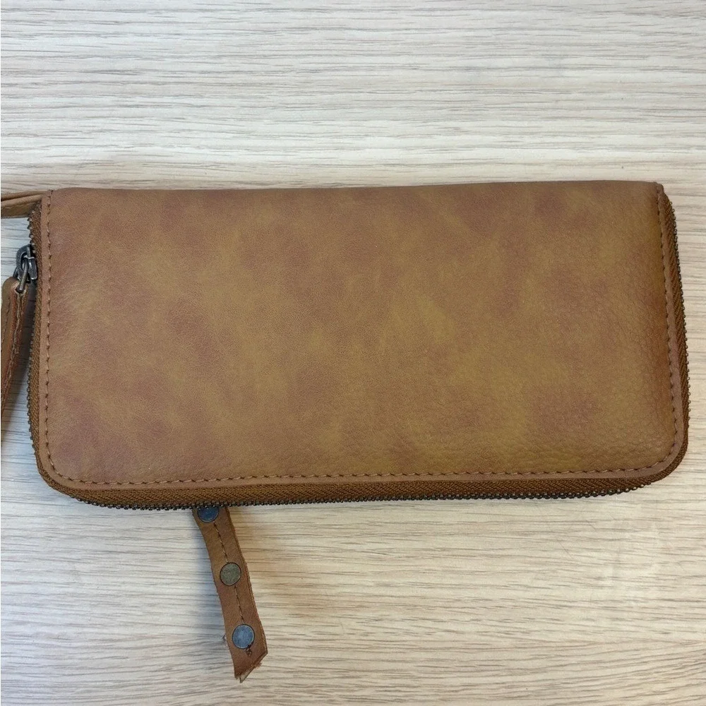 Free People Vegan Leather Wristlet Wallet Tan Brown Zip Around Studded Clutch‎